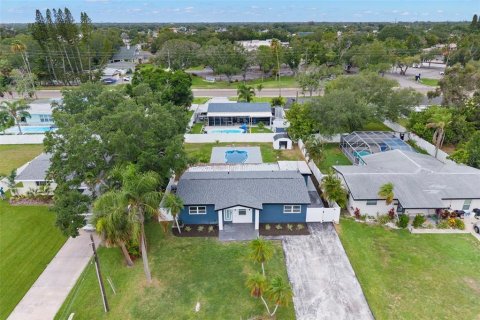 House in Saint Petersburg, Florida 3 bedrooms, 109.16 sq.m. № 2215542 - photo 28