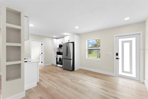 House in Saint Petersburg, Florida 3 bedrooms, 109.16 sq.m. № 2215542 - photo 5