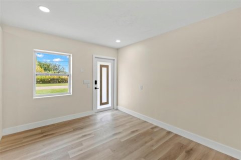 House in Saint Petersburg, Florida 3 bedrooms, 109.16 sq.m. № 2215542 - photo 6