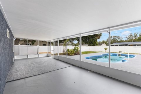 House in Saint Petersburg, Florida 3 bedrooms, 109.16 sq.m. № 2215542 - photo 24
