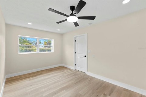House in Saint Petersburg, Florida 3 bedrooms, 109.16 sq.m. № 2215542 - photo 17