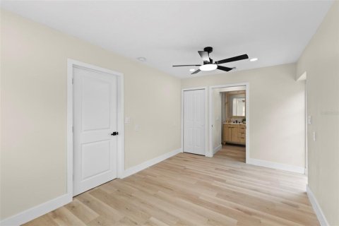 House in Saint Petersburg, Florida 3 bedrooms, 109.16 sq.m. № 2215542 - photo 14