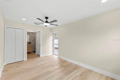 House in Saint Petersburg, Florida 3 bedrooms, 109.16 sq.m. № 2215542 - photo 15