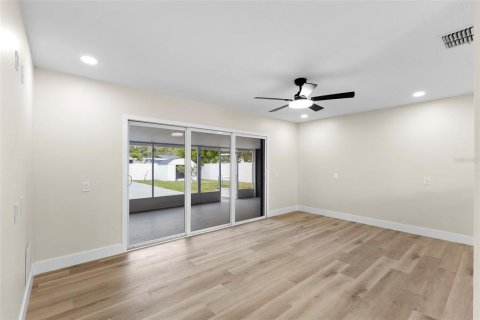 House in Saint Petersburg, Florida 3 bedrooms, 109.16 sq.m. № 2215542 - photo 13