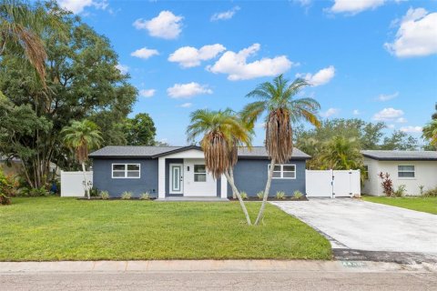House in Saint Petersburg, Florida 3 bedrooms, 109.16 sq.m. № 2215542 - photo 26