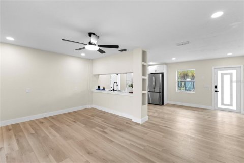 House in Saint Petersburg, Florida 3 bedrooms, 109.16 sq.m. № 2215542 - photo 10