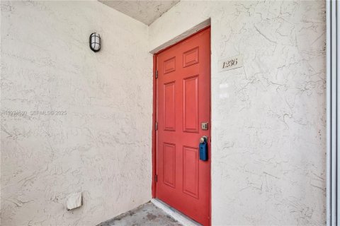 Condo in Pembroke Pines, Florida, 3 bedrooms  № 1991977 - photo 22