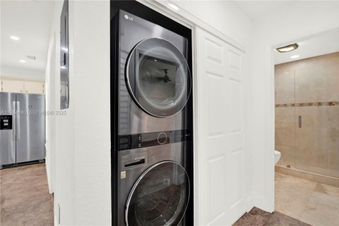 Condo in Pembroke Pines, Florida, 3 bedrooms  № 1991977 - photo 5