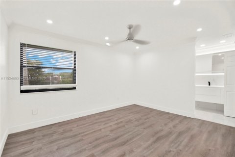 Condo in Pembroke Pines, Florida, 3 bedrooms  № 1991977 - photo 16