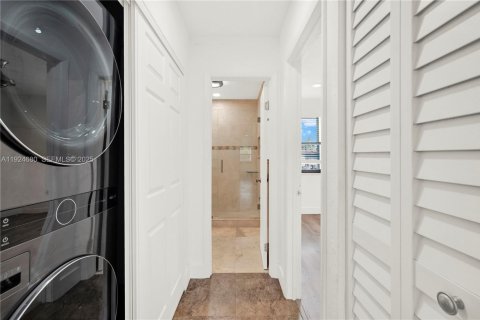 Condo in Pembroke Pines, Florida, 3 bedrooms  № 1991977 - photo 6