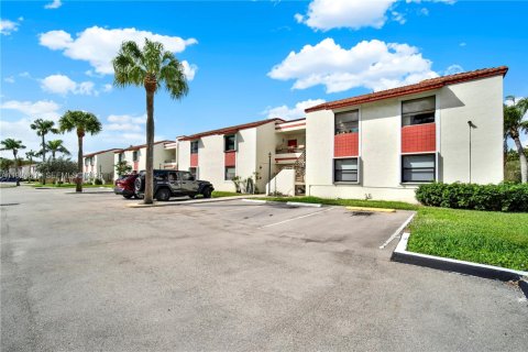Condo in Pembroke Pines, Florida, 3 bedrooms  № 1991977 - photo 20
