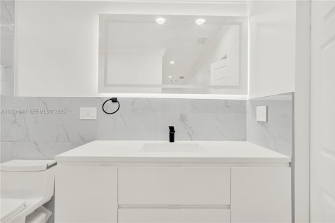 Condo in Pembroke Pines, Florida, 3 bedrooms  № 1991977 - photo 4