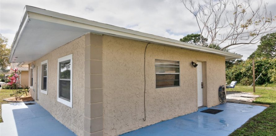 House in Vero Beach, Florida 3 bedrooms, 133.97 sq.m. № 996136