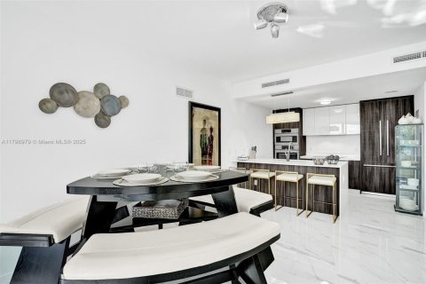 Condominio en venta en Miami, Florida, 3 dormitorios, 173.26 m2 № 1937132 - foto 13