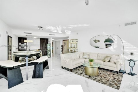 Condominio en venta en Miami, Florida, 3 dormitorios, 173.26 m2 № 1937132 - foto 21