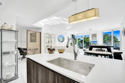 Condominio en venta en Miami, Florida, 3 dormitorios, 173.26 m2 № 1937132 - foto 19