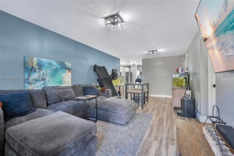 Copropriété à vendre à Hialeah, Floride: 2 chambres, 94.76 m2 № 2031261 - photo 5