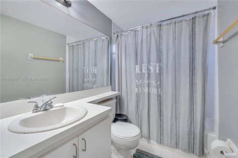 Copropriété à vendre à Hialeah, Floride: 2 chambres, 94.76 m2 № 2031261 - photo 12