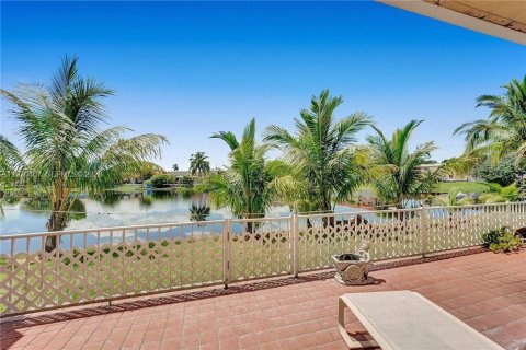 Copropriété à vendre à Hialeah, Floride: 2 chambres, 94.76 m2 № 2031261 - photo 2