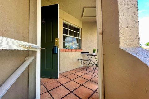 Купить кондоминиум в Пемброк-Пайнс, Флорида 2 спальни, 71.53м2, № 1454750 - фото 9