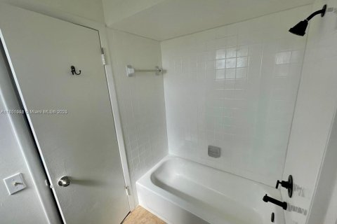 Купить кондоминиум в Пемброк-Пайнс, Флорида 2 спальни, 71.53м2, № 1454750 - фото 4
