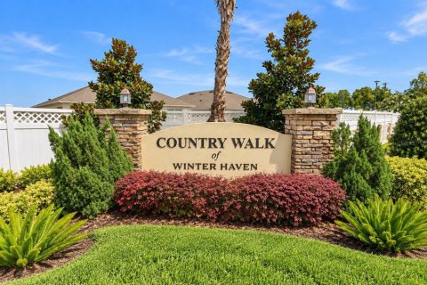 Villa ou maison à vendre à Winter Haven, Floride: 4 chambres, 171.96 m2 № 2429335 - photo 2
