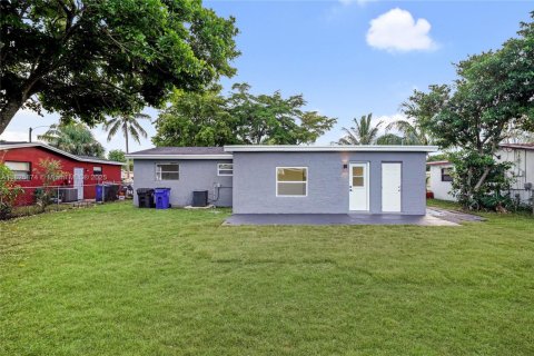 House in Lauderdale Lakes, Florida 3 bedrooms, 141.21 sq.m. № 2013748 - photo 30