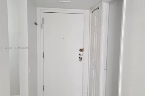 Снять в аренду кондоминиум в Майами, Флорида 1 спальня, 76.74м2, № 1982056 - фото 4