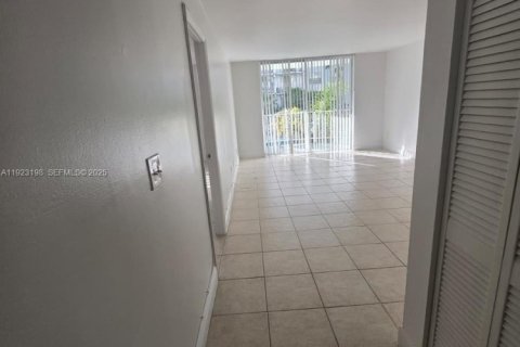 Снять в аренду кондоминиум в Майами, Флорида 1 спальня, 76.74м2, № 1982056 - фото 5