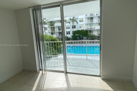Снять в аренду кондоминиум в Майами, Флорида 1 спальня, 76.74м2, № 1982056 - фото 12