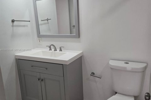 Снять в аренду кондоминиум в Майами, Флорида 1 спальня, 76.74м2, № 1982056 - фото 9