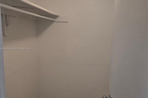 Снять в аренду кондоминиум в Майами, Флорида 1 спальня, 76.74м2, № 1982056 - фото 8