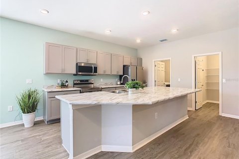 House in Haines City, Florida 4 bedrooms, 188.78 sq.m. № 1886840 - photo 3