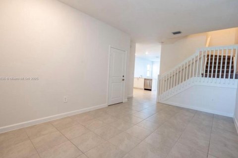 Touwnhouse à louer à Homestead, Floride: 4 chambres, 169.08 m2 № 1945693 - photo 3
