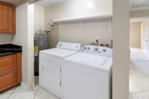 Casa en venta en North Lauderdale, Florida, 4 dormitorios, 109.62 m2 № 1976099 - foto 18