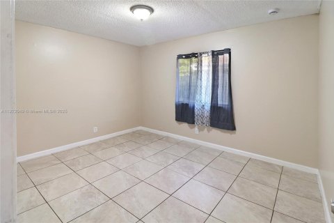 Casa en venta en North Lauderdale, Florida, 4 dormitorios, 109.62 m2 № 1976099 - foto 14