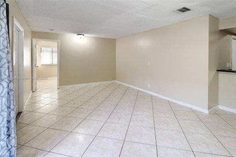 Casa en venta en North Lauderdale, Florida, 4 dormitorios, 109.62 m2 № 1976099 - foto 8