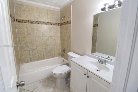 Casa en venta en North Lauderdale, Florida, 4 dormitorios, 109.62 m2 № 1976099 - foto 10