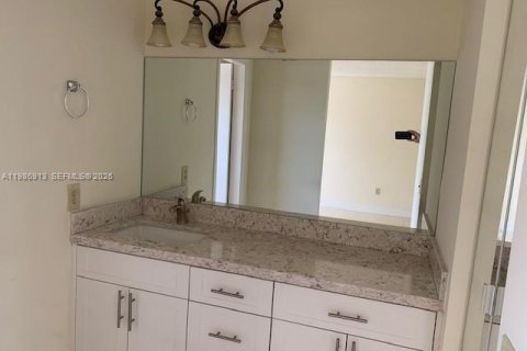 Снять в аренду таунхаус в Майами, Флорида 3 спальни, 151.99м2, № 2044841 - фото 14