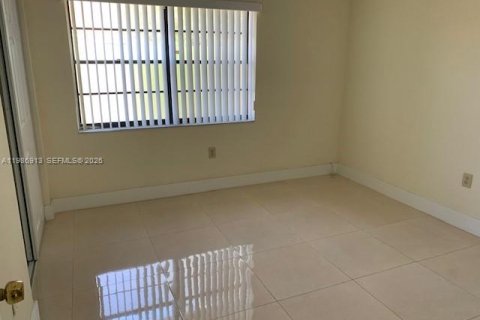 Снять в аренду таунхаус в Майами, Флорида 3 спальни, 151.99м2, № 2044841 - фото 10