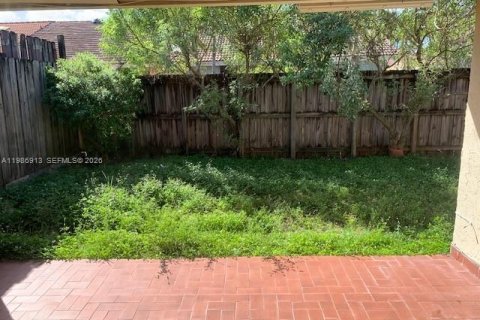 Снять в аренду таунхаус в Майами, Флорида 3 спальни, 151.99м2, № 2044841 - фото 16