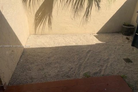 Снять в аренду таунхаус в Майами, Флорида 3 спальни, 151.99м2, № 2044841 - фото 8