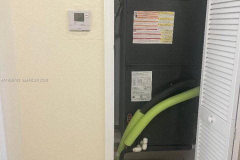 Condo à Miami, Floride, 3 chambres  № 2019573