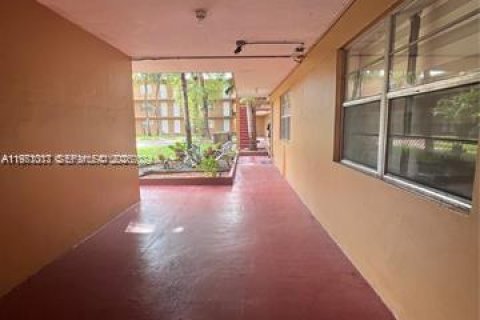 Снять в аренду квартиру в Хайалиа, Флорида 1 спальня, 54.16м2, № 2038736 - фото 12