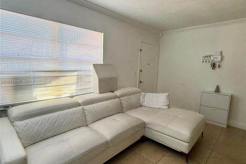 Снять в аренду квартиру в Хайалиа, Флорида 1 спальня, 54.16м2, № 2038736 - фото 4