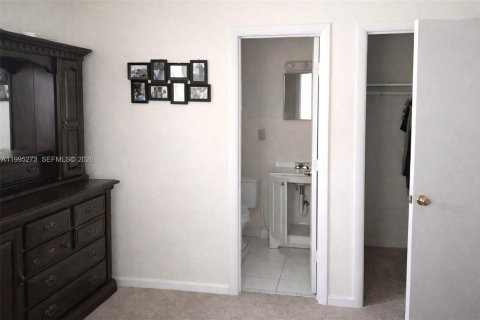 Купить виллу или дом в Майами-Гарденс, Флорида 4 спальни, 116.13м2, № 2064136 - фото 9