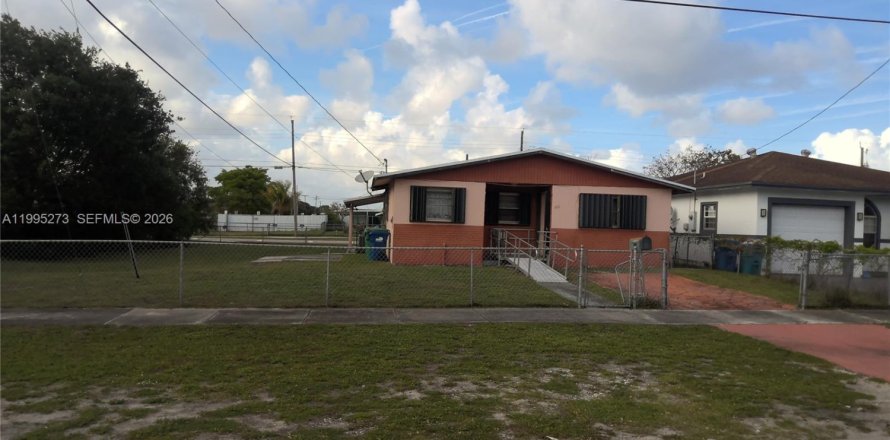 Дом в Майами-Гарденс, Флорида 4 спальни, 116.13м2 № 2064136