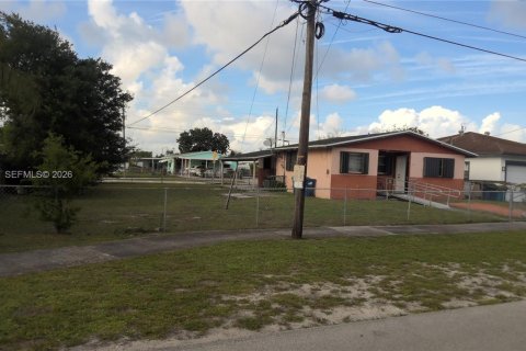 Купить виллу или дом в Майами-Гарденс, Флорида 4 спальни, 116.13м2, № 2064136 - фото 2