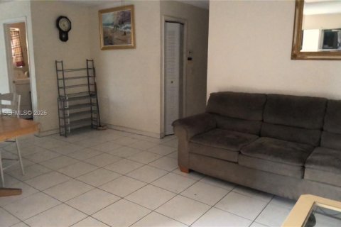 Купить виллу или дом в Майами-Гарденс, Флорида 4 спальни, 116.13м2, № 2064136 - фото 5