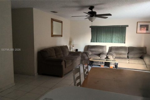 Купить виллу или дом в Майами-Гарденс, Флорида 4 спальни, 116.13м2, № 2064136 - фото 7